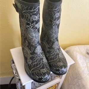 chooka Black Rain Boots with White Floral Print